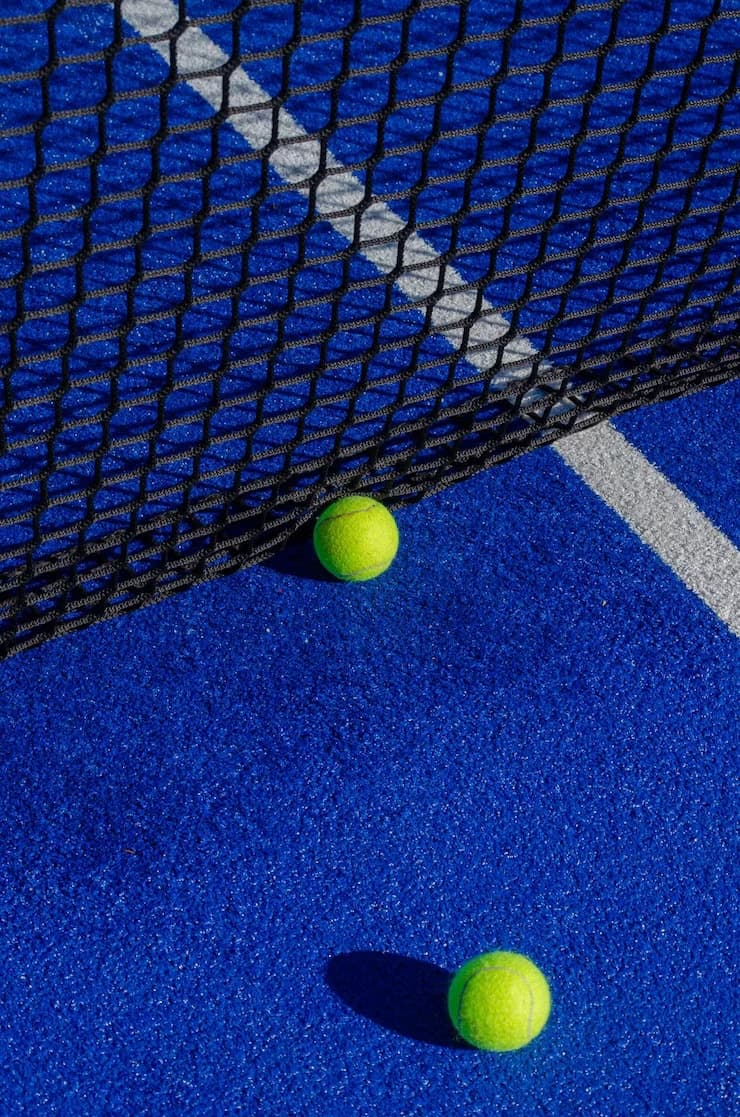 Racket sports court